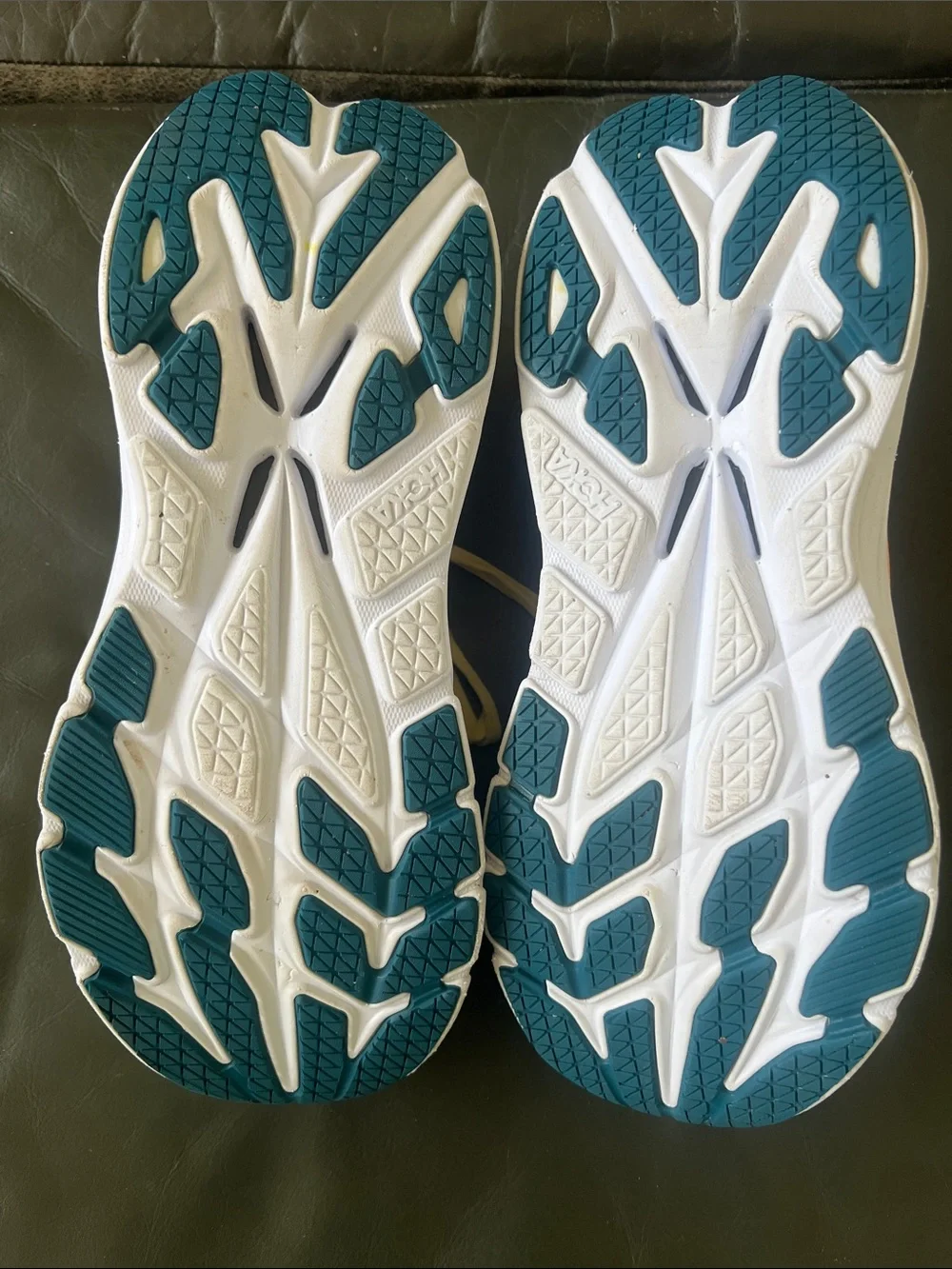 Men’s HOKA Bondi X size 9D.  Only worn twice! Near new condition!